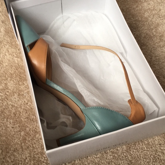 Nine West blue and tan heels - Picture 3 of 4
